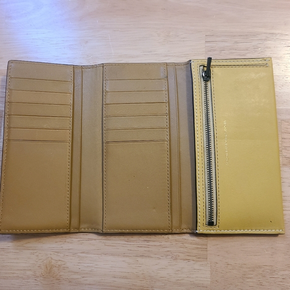 Coach yellow glovetanned leather wallet 💛 - Picture 4 of 12